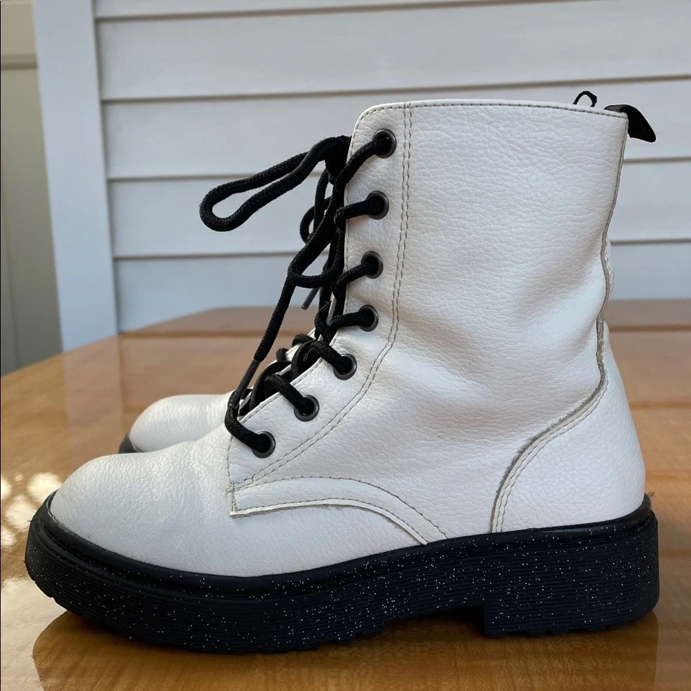 Sincerely Jules Girls White Lace-Up Ankle Boots Size 1